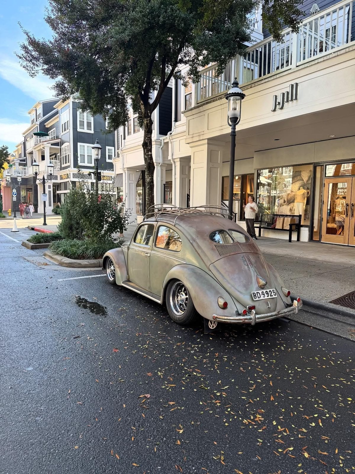 VW Sedan vintage en calle